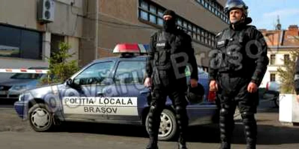 Poliţia are uniforme noi, dar nu are cine să le poarte. Foto: Bogdan Crăciun  