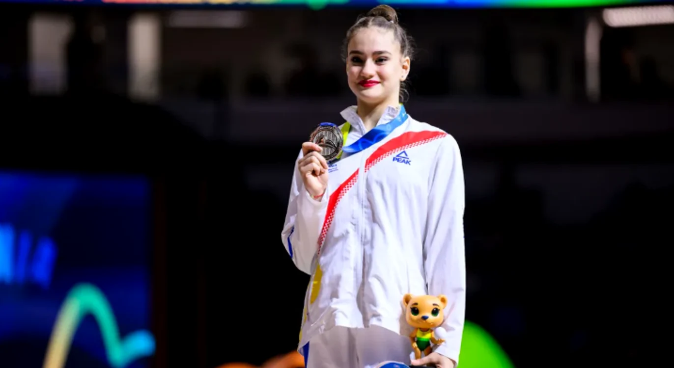 Amalia Lică și medalia obținută la Mondiale. Foto Getty images 