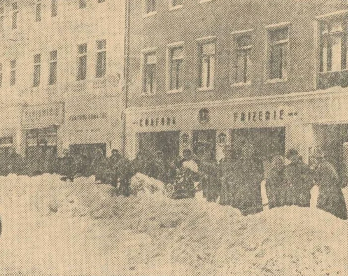 București, în timpul viscolului din 1954. Scînteia
