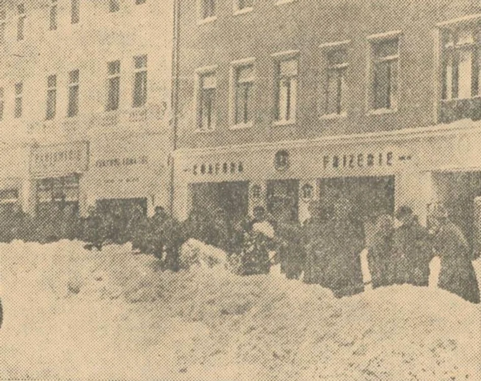 București, în timpul viscolului din 1954. Scînteia