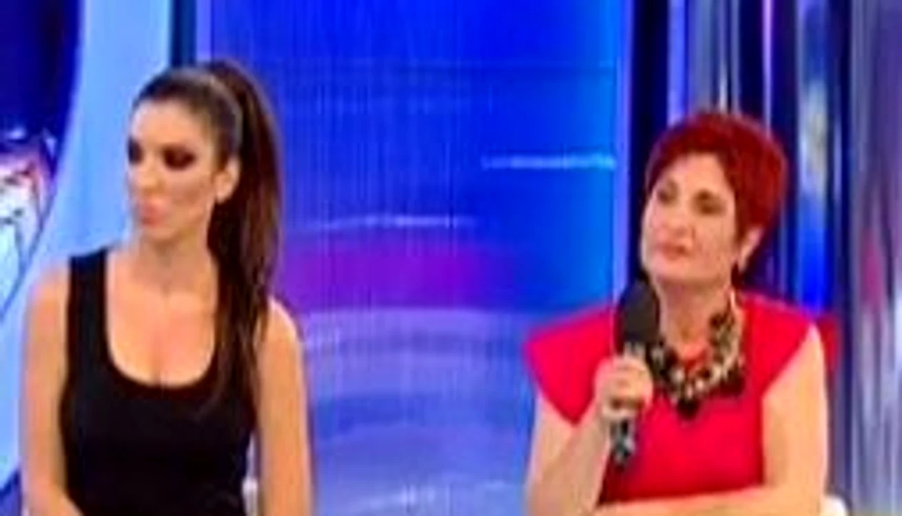 
    Andreea Tonciu şi mama sa (FOTO ACCES DIRECT)  