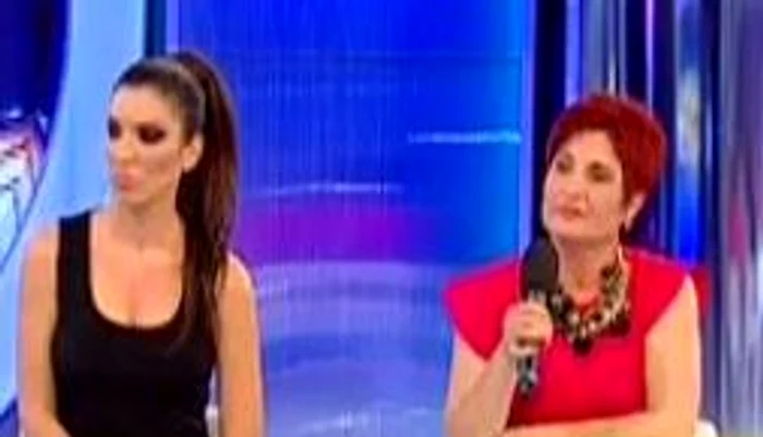 Andreea Tonciu şi mama sa (FOTO ACCES DIRECT)