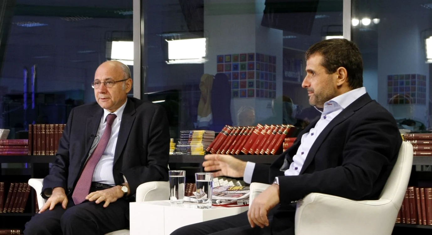 Prof. dr. Irinel Popescu, preşedintele Academiei de Ştiinţe Medicale, şi medicul Cătălin Copăescu, specialist în chirurgia obezităţii, în studioul Adevărul Live FOTO David Muntean