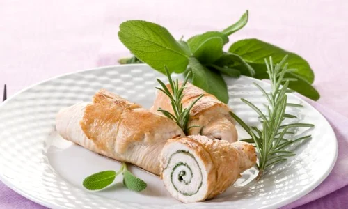 rulada de curcan cu sos pesto 580x400 jpeg