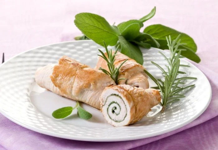 Aceasta rulada poate fi servita atat la aperitiv cat si la fel principal, alaturi de o granituraclickpoftabuna.ro
