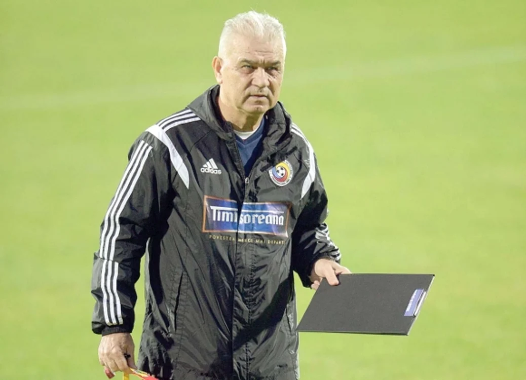 
    Anghel Iordănescu are probleme în alcătuirea lotului pentru Euro 2016foto: Click  