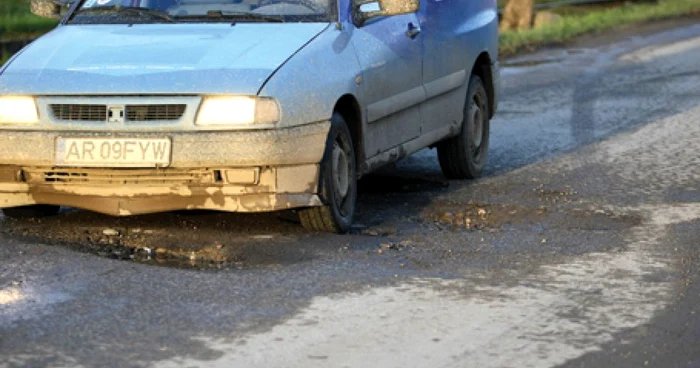 Şoferii care trec pe Calea Girocului îşi pun viaţa în pericol