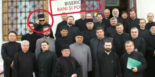 Preotul Isăilă (medalion) împreună cu alți colegi