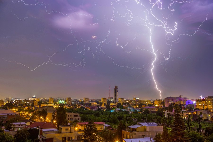 Cod Portocaliu de furtună în București. A fost emis mesaj RO-Alert