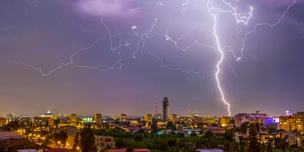Bucuresti furtuna ploaie romania FOTO Shutterstock