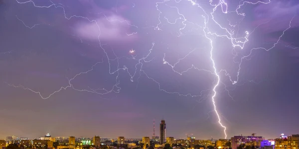 Bucuresti furtuna ploaie romania FOTO Shutterstock