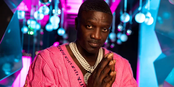 Akon cantaret Facebook jpg