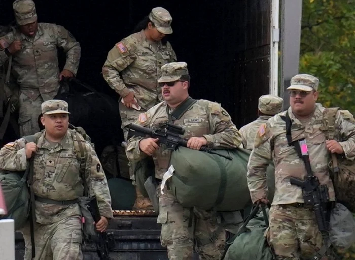 Garda Națională a descins la Chicago FOTO: X