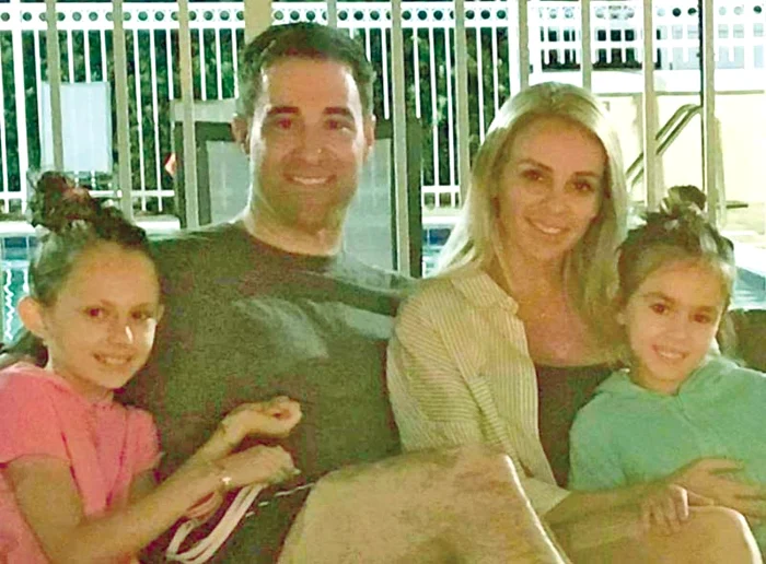 Steve le îndrăgeşte enorm pe Sara şi pe Lara