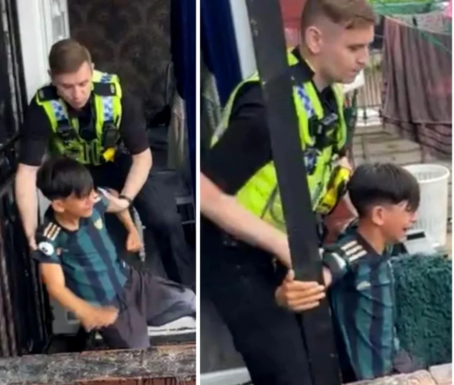 Un copil de 10 ani a fost ridicat și dus la Poliție în Leeds, Marea Britanie. Foto Roconect