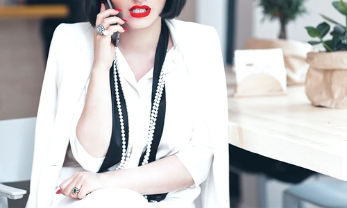 1 ana morodan costumul alb accesorizat cu esarfa din matase neagra 0092 lg1 1440x0 jpg jpeg