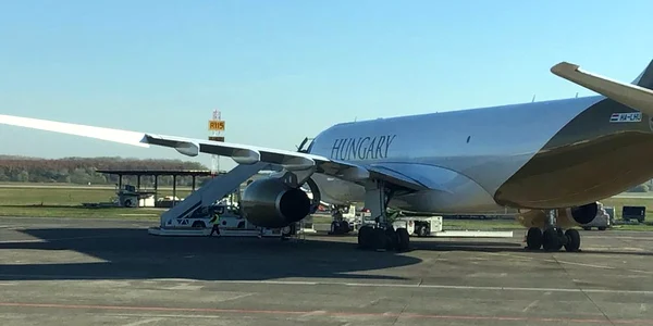 Aeronava cumpărată de statul maghiar, donată către WizzAir. FOTO C.S