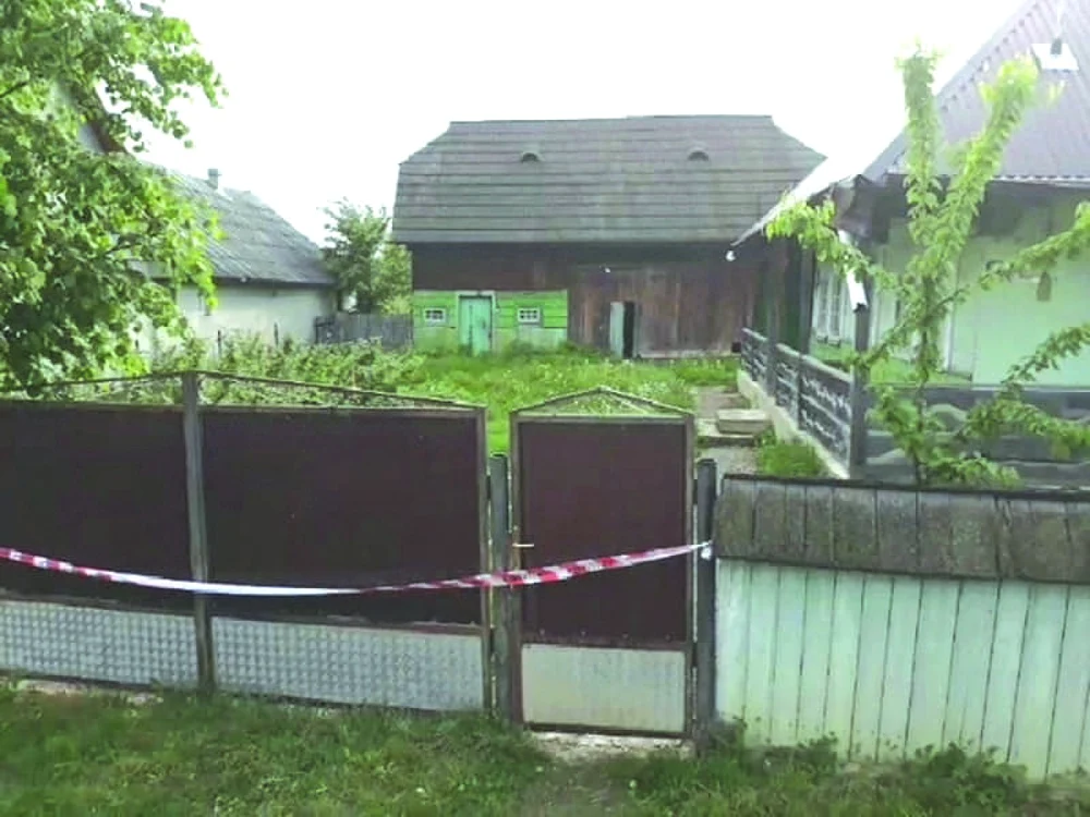 Gospodăria în care a fost găsit cadavrul mumificat. FOTO Dănuţ Zuzeac