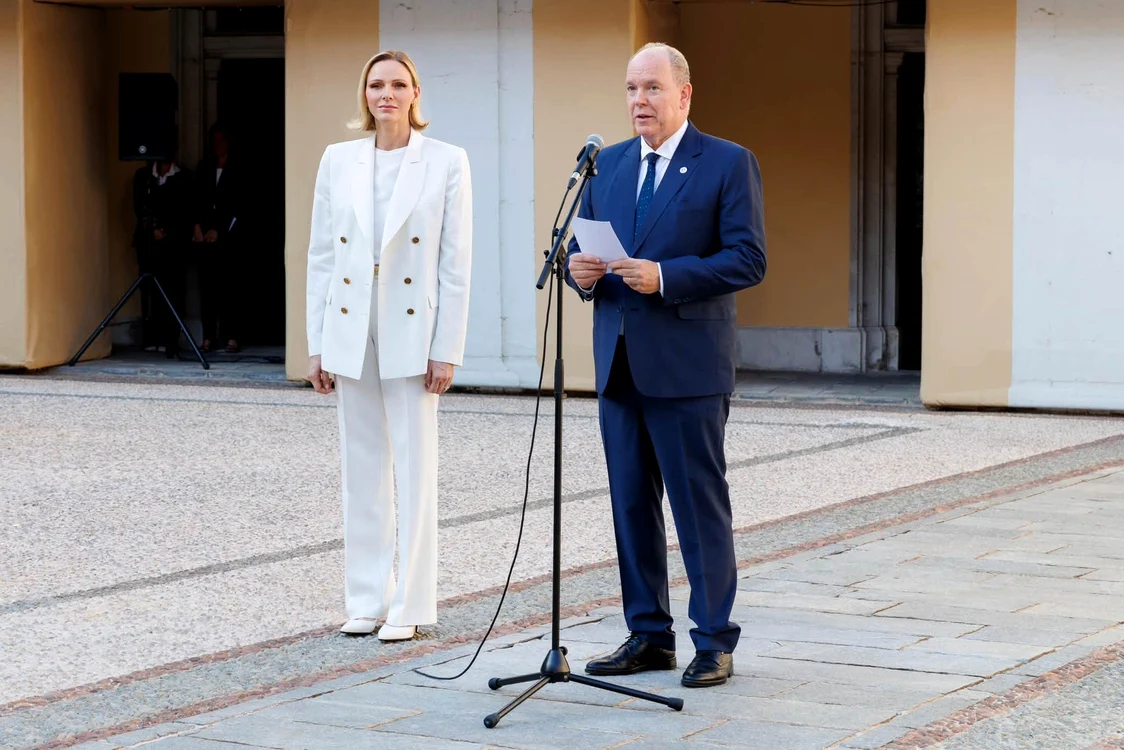 Charlene de Monaco, definiția stilului regal prețios jpg