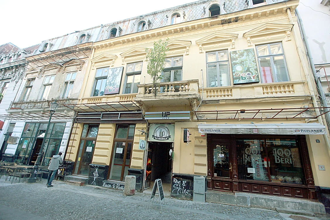 Clădirile vechi de mai  bine de 100 de ani se  pot prăbuşi oricând  