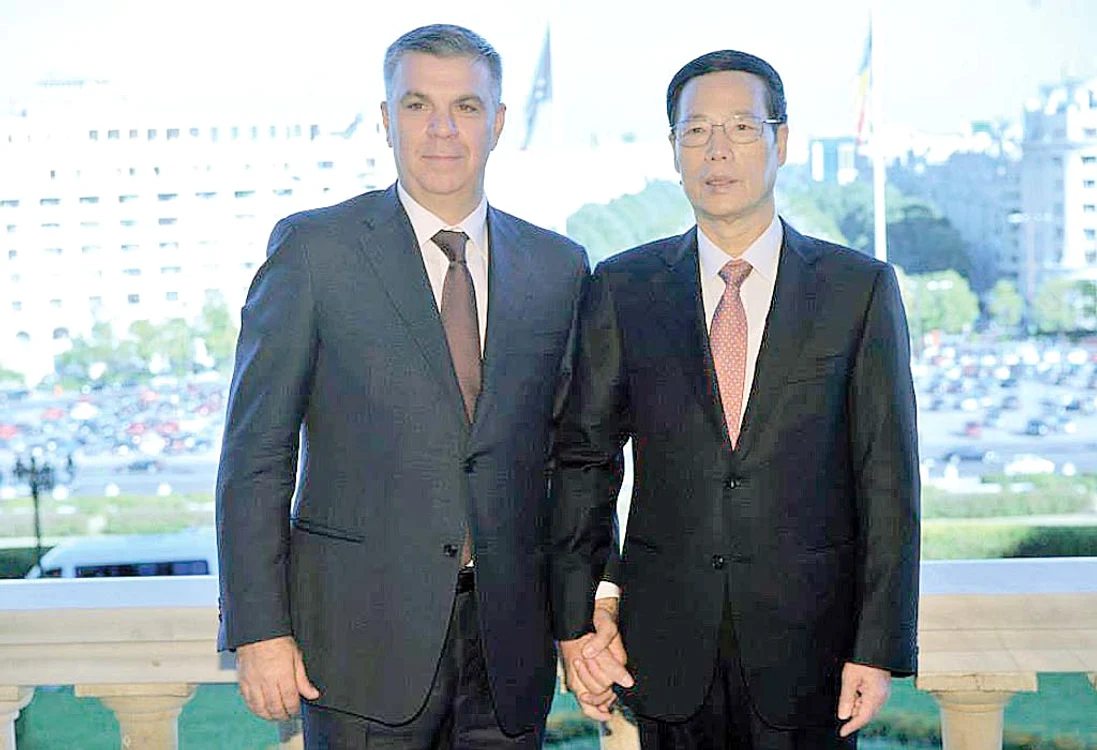 
    Şeful Camerei Deputaţilor, alături de vicepremierul chinez Zhang Gaoli  