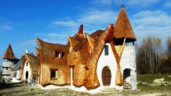 Îți vine să crezi? Minunea asta de castel se va deschide lângă Sibiu jpeg