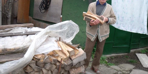 Mărgărit Drăghici face economie la lemne în această iarnă