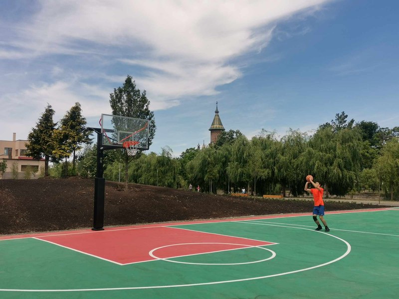 Promenadă, relaxare și sport pe malul Begăi, în locul cluburilor de fițe construite ilegal FOTO