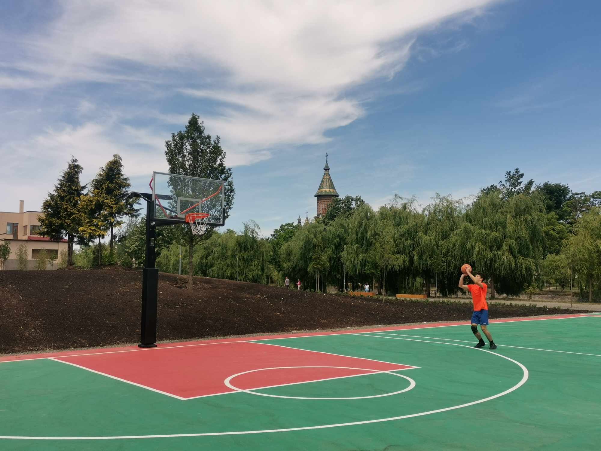 Plimbare, odihnă și exerciții pe malul râului Bega, în locația cluburilor ilegale. Plimbare, odihnă și exerciții pe malul râului Bega, în locația cluburilor ilegale.
