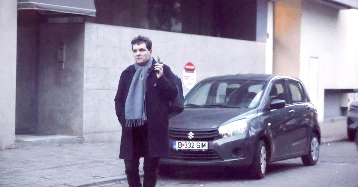 Nicușor Dan folosește mașina Primăriei în campania electorală