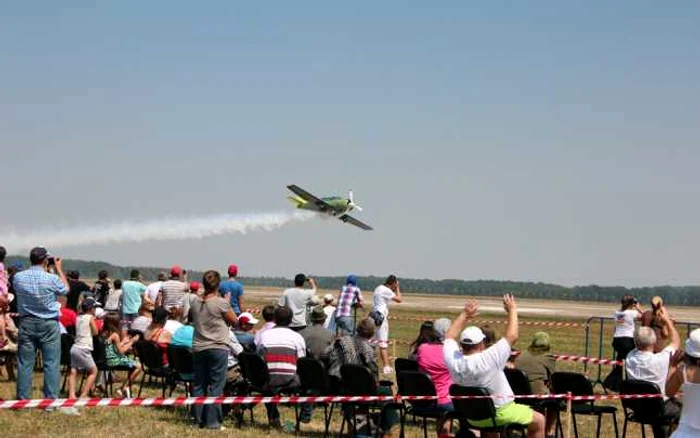 Suceava AirShow 2013 are loc sâmbătă şi duminică pe Aeroportul Salcea. FOTO: svnews.ro