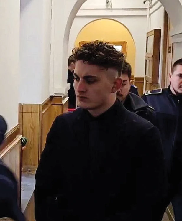 Vlad Pascu  a venit în costum  la audiere. FOTO: Observator