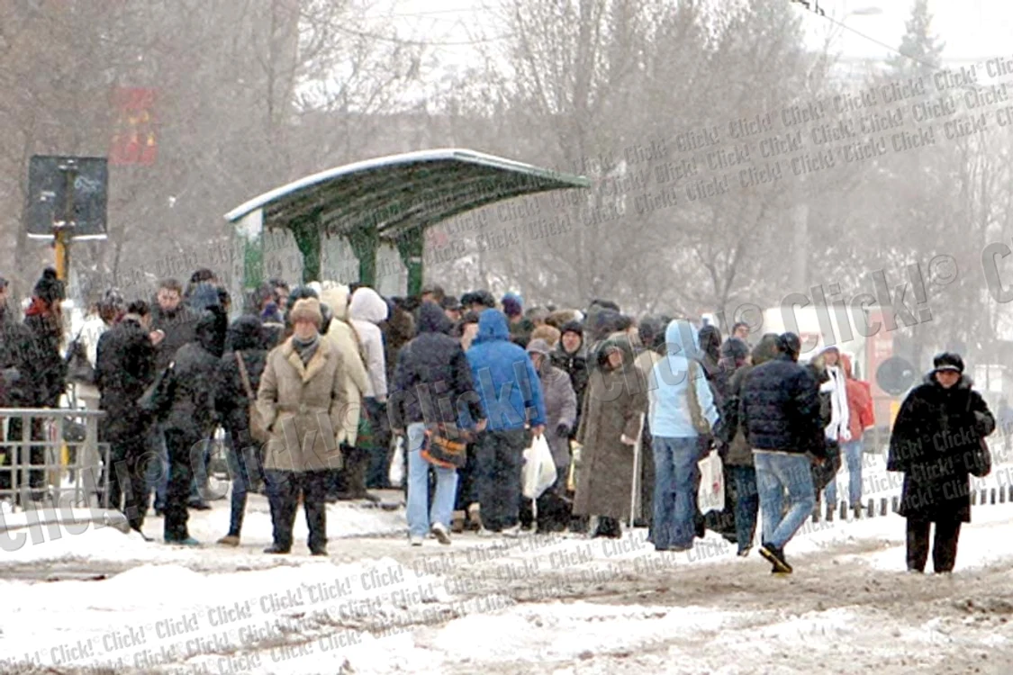 Autorităţile au fost învinse de o zăpadă de 10 centimetri