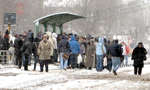 Autorităţile au fost  învinse de o zăpadă  de 10 centimetri jpeg