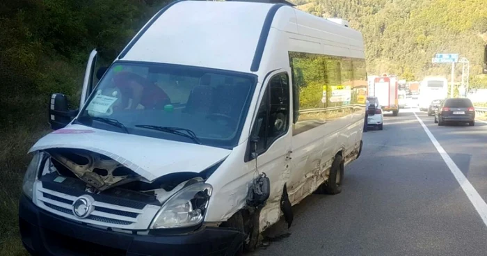 Tamponare cu 22 victime, pe Valea Oltului, DN 7, Câineni, Foto: Adevărul