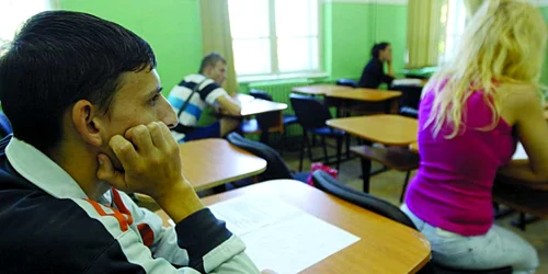 Elevii indisciplinaţi ar putea fi nevoiţi să petreacă o oră singuri, pentru a reflecta la ce au făcut. Foto: Sebastian Tătaru