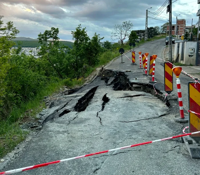 Strada surpată din Cluj / FOTO: Facebook/Iuga Gavrilă