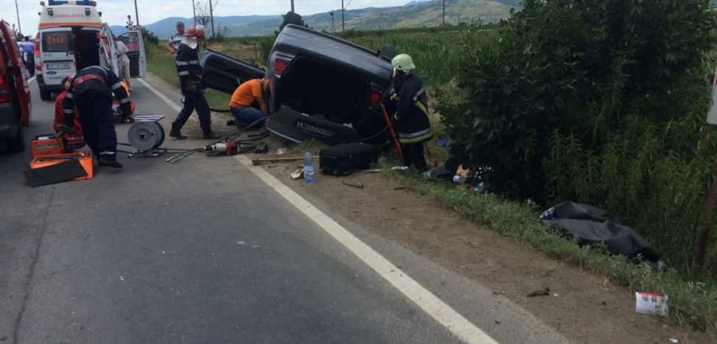 Traficul auto a fost blocat complet. Foto: Mircea Banciu