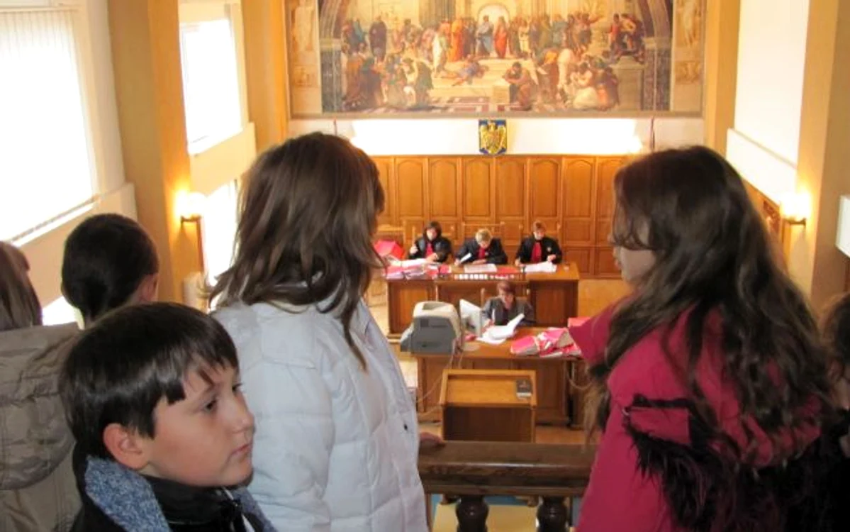 Botoşani: Copiii au asistat la o şedinţă de judecată la Tribunal 
