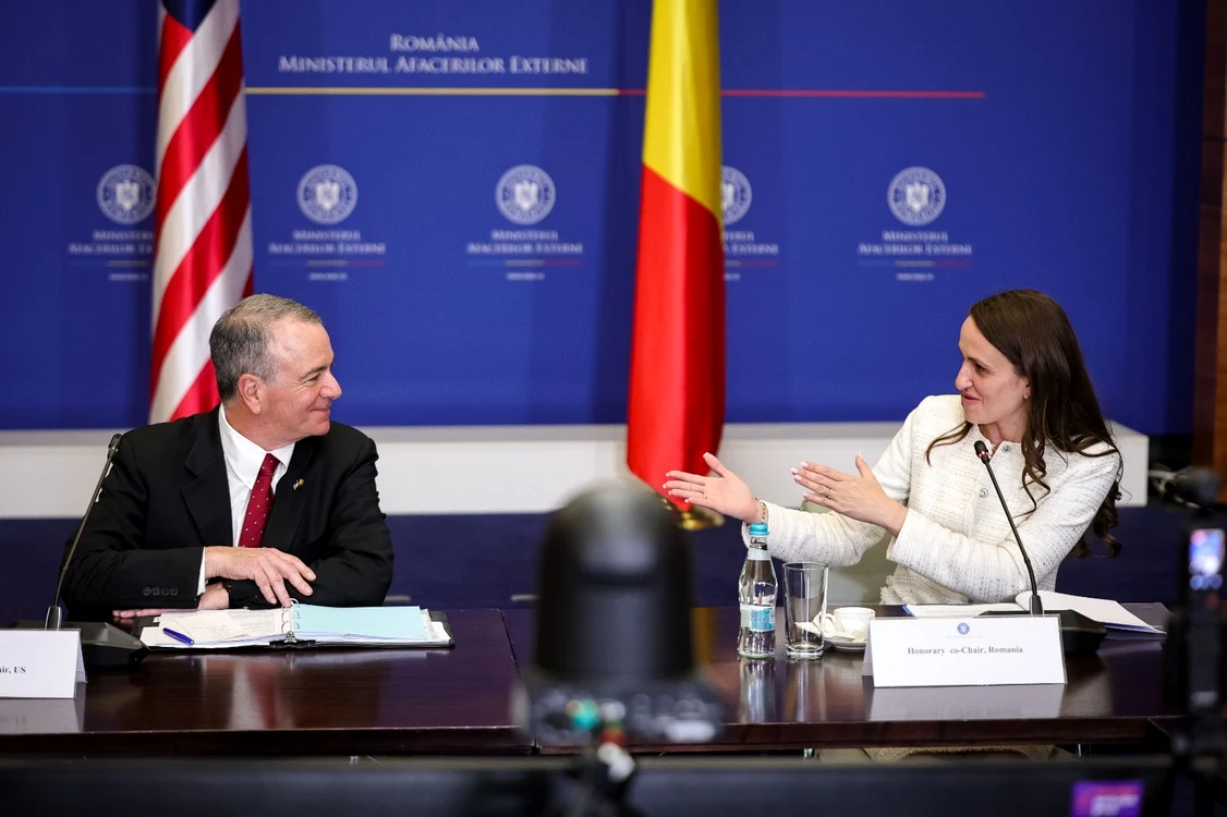 Ambasadorul SUA la București, Darryl Nirenberg, și ministrul de Externe, Oana Țoiu. FOTO: MAE