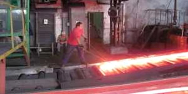 "Dacă se opreşte cuptorul durează trei zile să-l aducem la 1200 de grade" ne spune Ion Victor