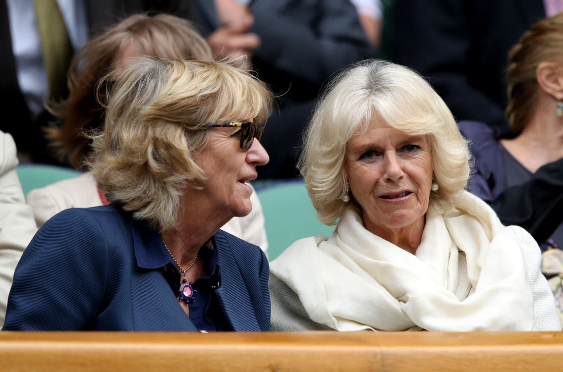 Camilla și sora sa, Annabel Elliot