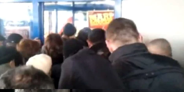 Clujenii s-au inghesuit la reduceri foto dejeanul.ro