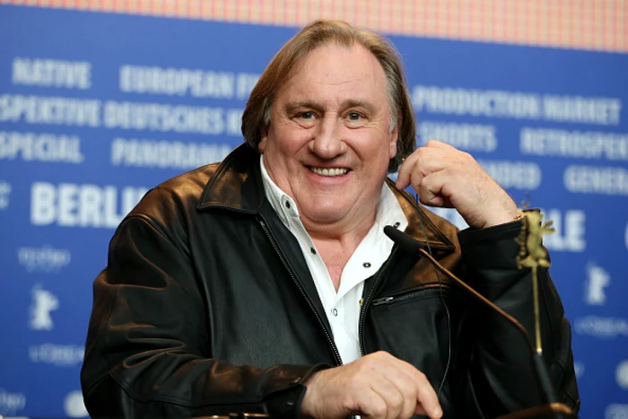 Gerad Depardieu la o conferință de presă.