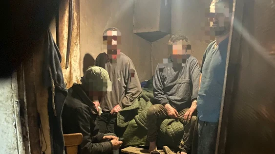 Imagini din locul unde erau ținuți bărbații în Maramureș FOTO DIICOT 