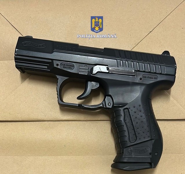 Ceartă între doi minori în centrul Piteștiului. Unul dintre tineri a scos un pistol din buzunar
