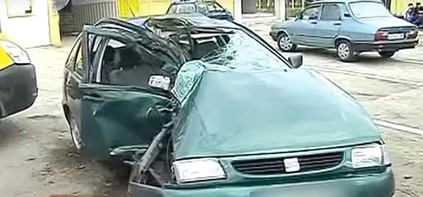 Maşina lui Sergiu s-a izbit de un stâlp în aprilie 2013