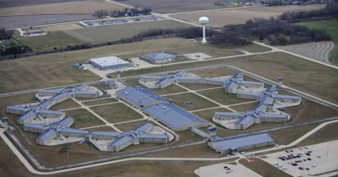 Închisoarea Guantanamo, unde continuă să fie încarceraţi 166 de „posibili terorişti”