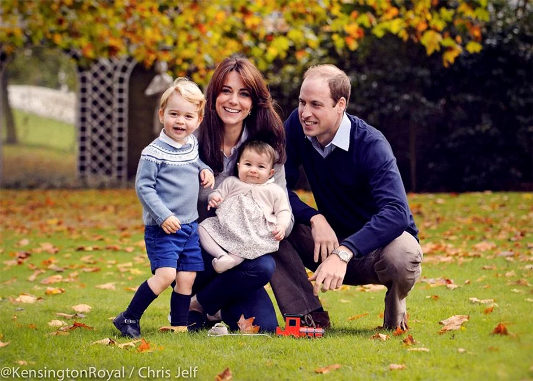 
    Kate Middleton si familia  