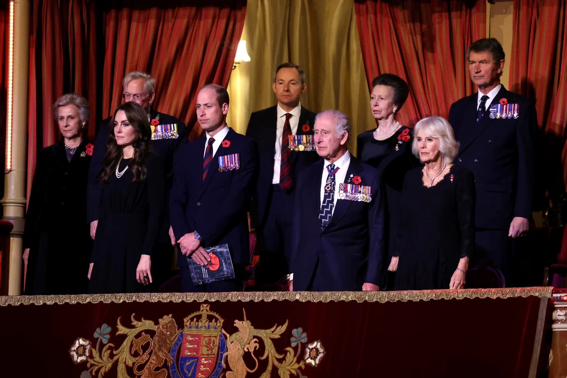 Familia Regala Britanică în Ziua Comemorării 1